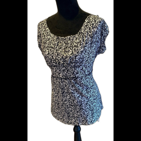 Off Shoulder or on Blouse Sz Large Black & White Pattern Fitted Waist + Stretch - Picture 3 of 9